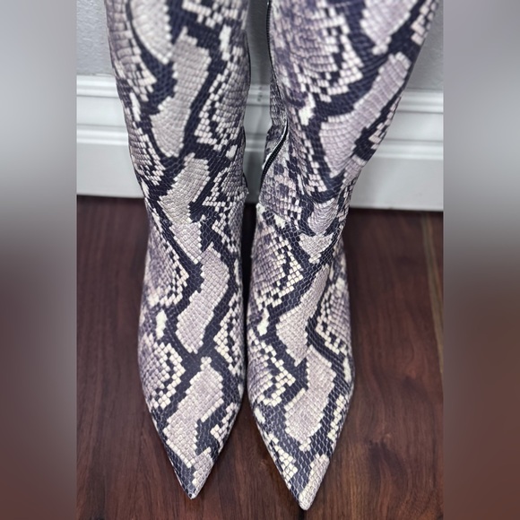 Elegant Snakeskin Heeled Boots Gianni Bini 9 NWOT - Picture 2 of 11